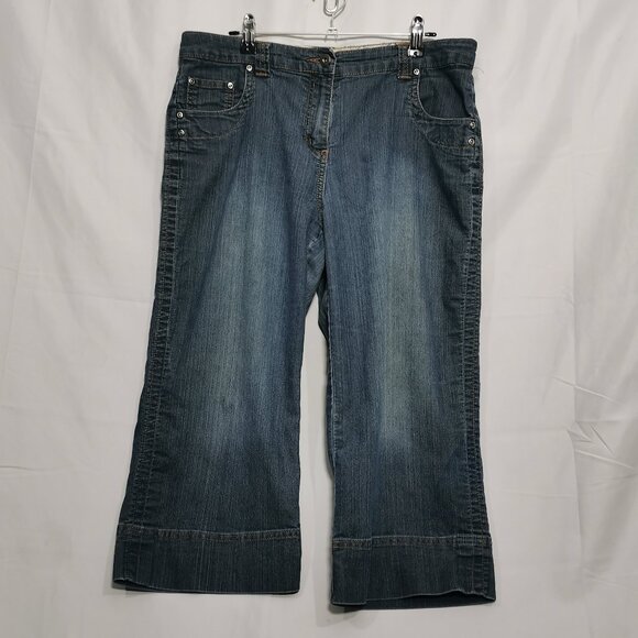 Medium Wash Denim Capris Size 10 #100 - Picture 1 of 7